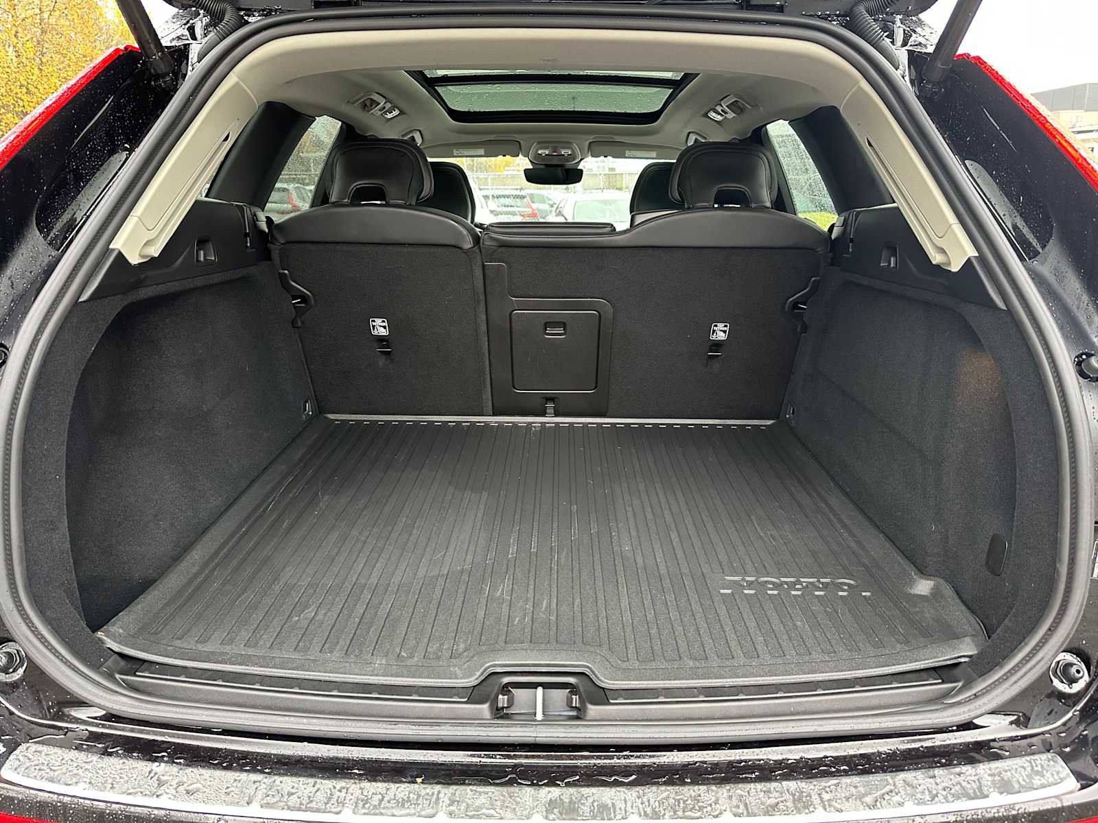 Used 2025 Volvo XC60 B5 Core w/ Protection Package Premier image 14