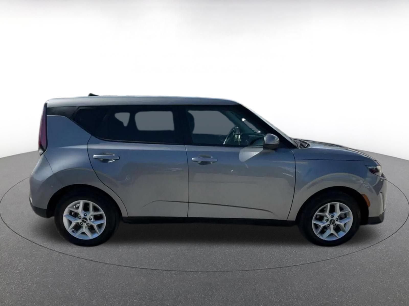 Used 2025 Kia Soul LX w/ LX Technology Package FWD image 15