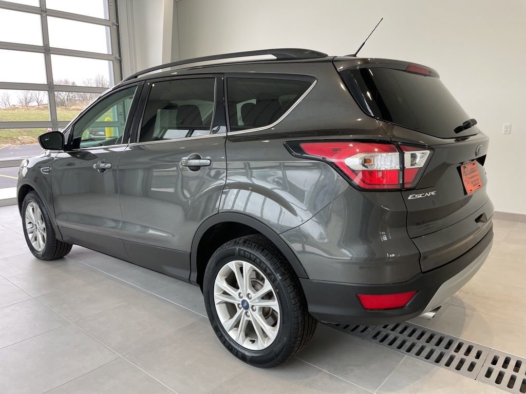 Used 2018 Ford Escape SE image 2