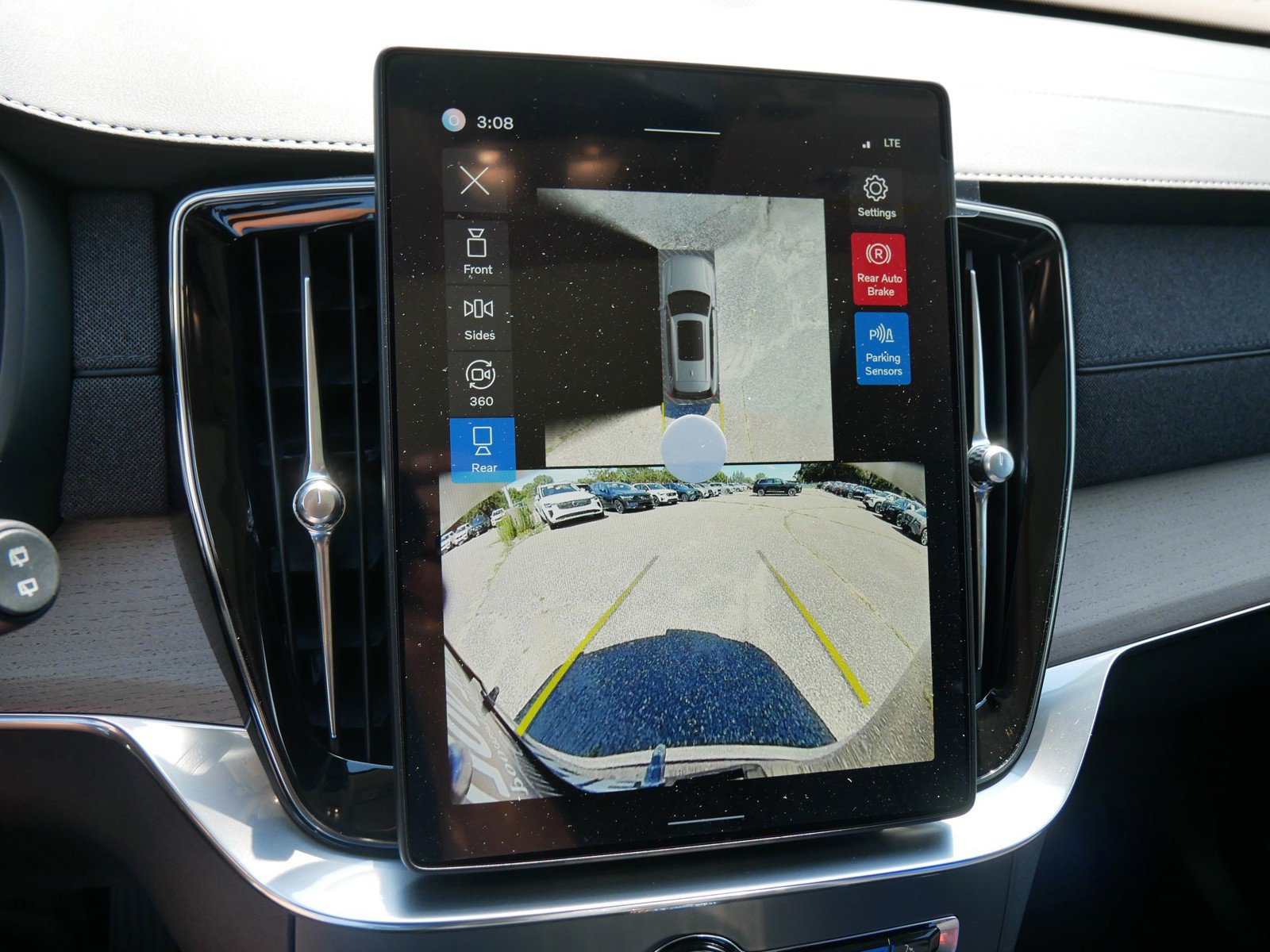 New 2026 Volvo XC90 B6 Plus w/ Protection Package Premier image 10