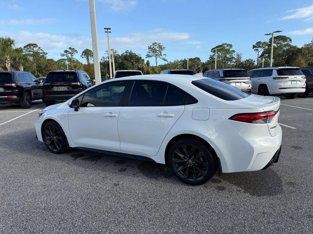 Used 2026 Toyota Corolla SE FWD image 5