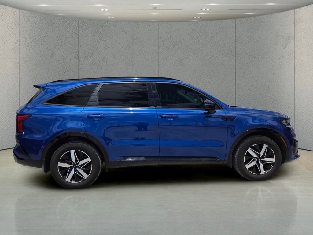 Used 2023 Kia Sorento S image 2