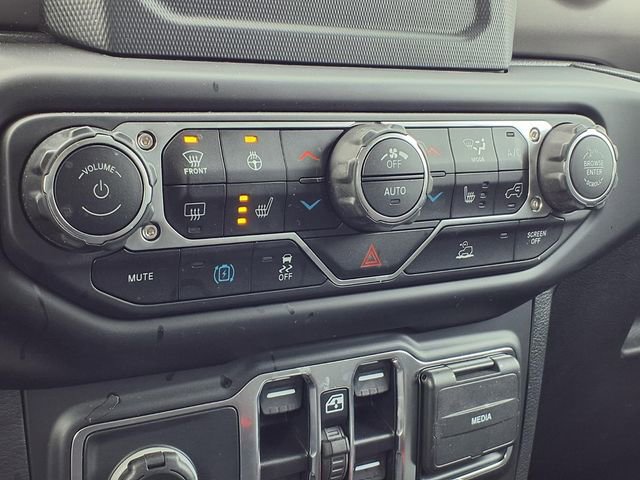 Used 2023 Jeep Wrangler Unlimited w/ Cold Weather Group image 12