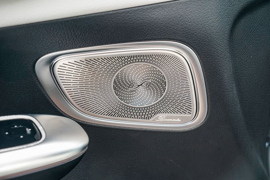 Used 2025 Mercedes-Benz GLC 350e 4MATIC image 11