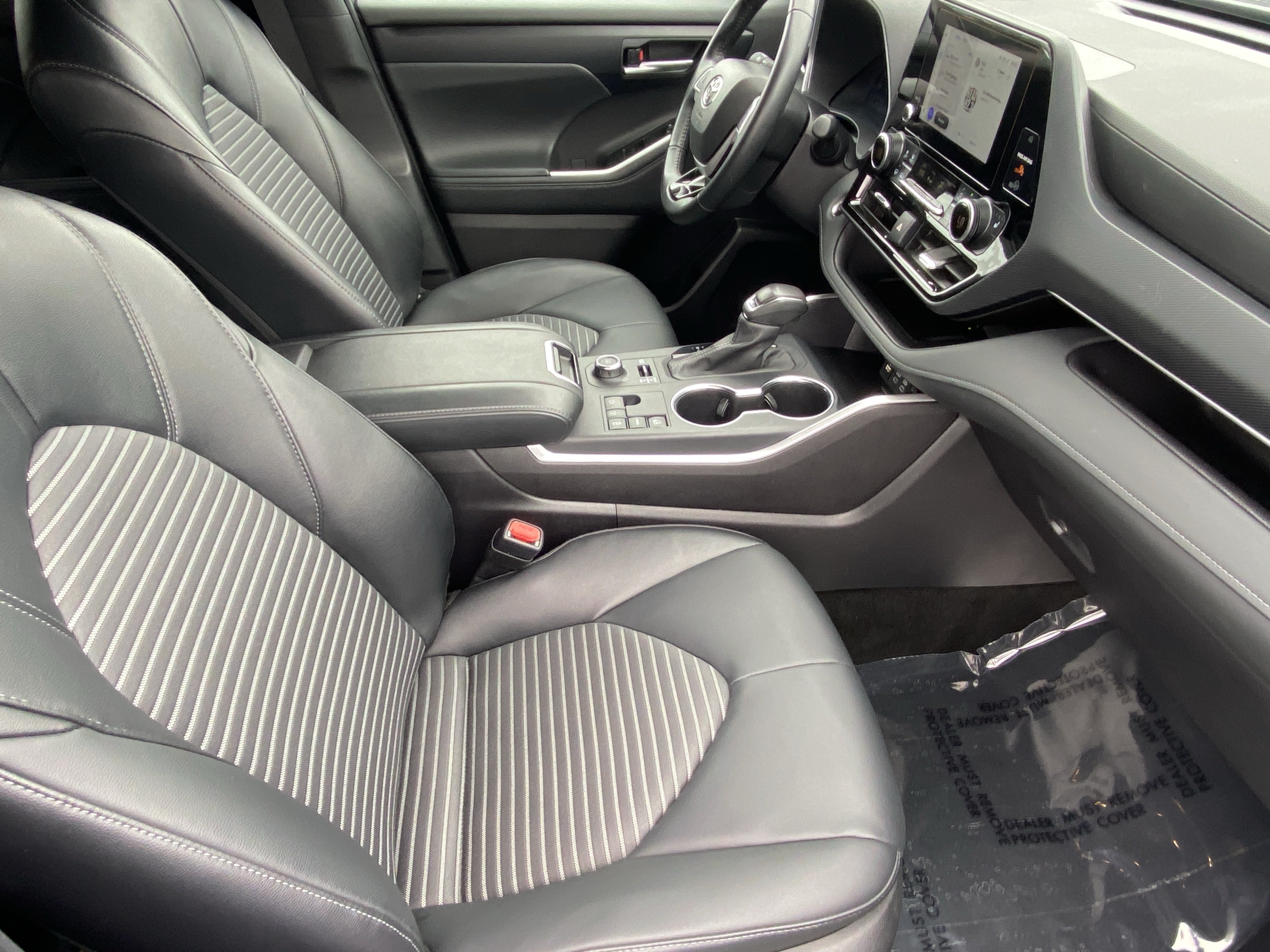 Used 2025 Toyota Highlander XSE AWD/4WD image 9