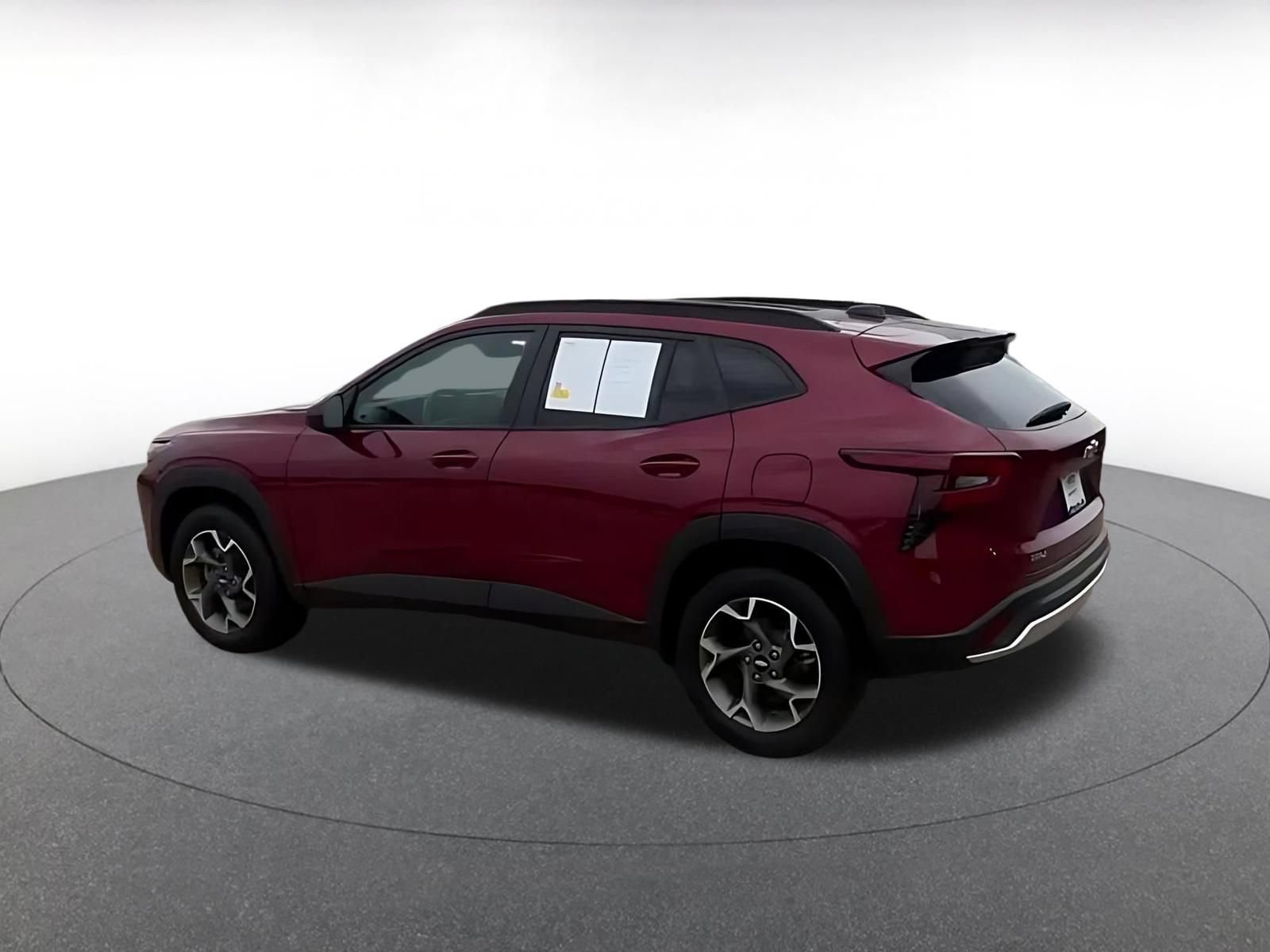 Used 2025 Chevrolet Trax LT FWD image 10