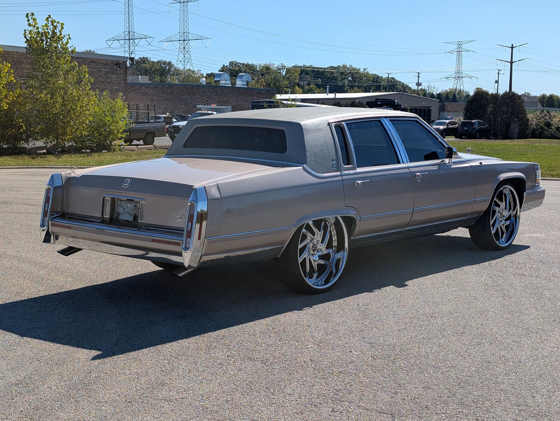 Used 1990 Cadillac Brougham image 3