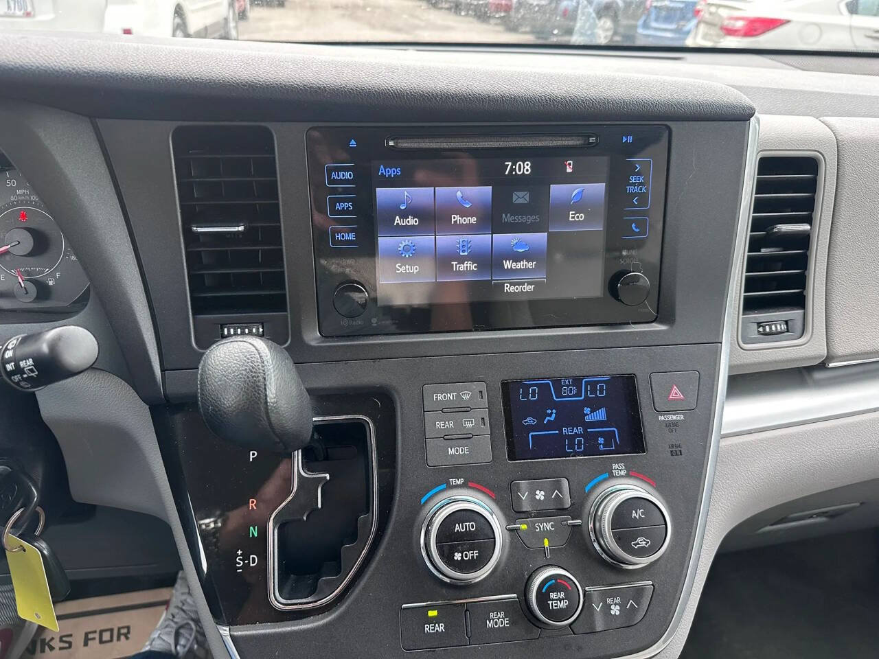 Used 2015 Toyota Sienna LE FWD image 18