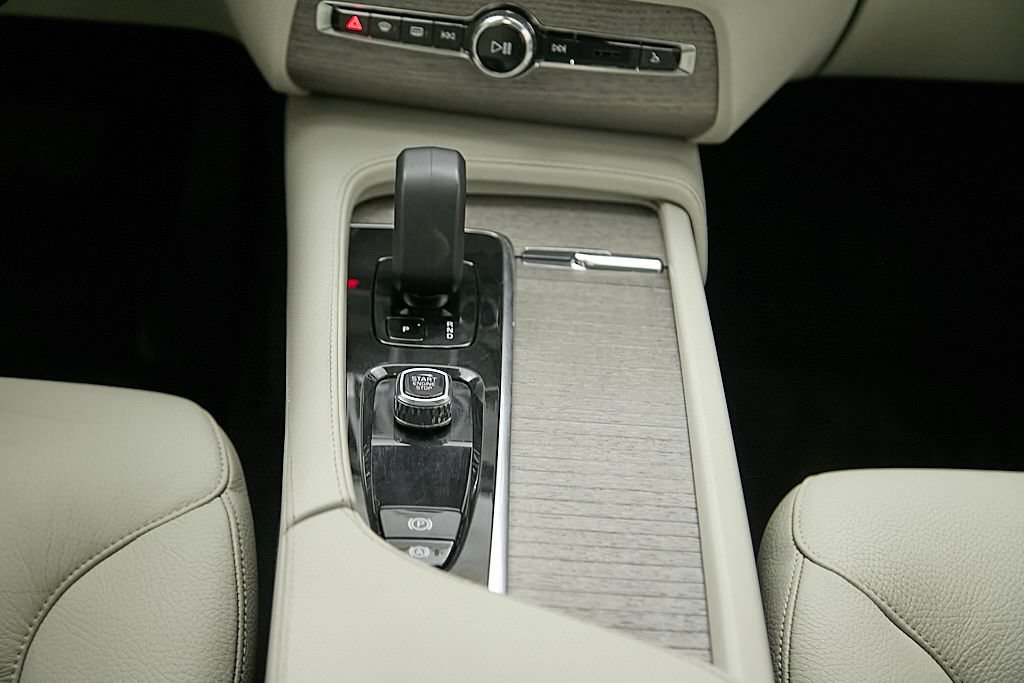 Used 2023 Volvo XC90 T8 Plus w/ Protection Package Premier AWD/4WD image 30