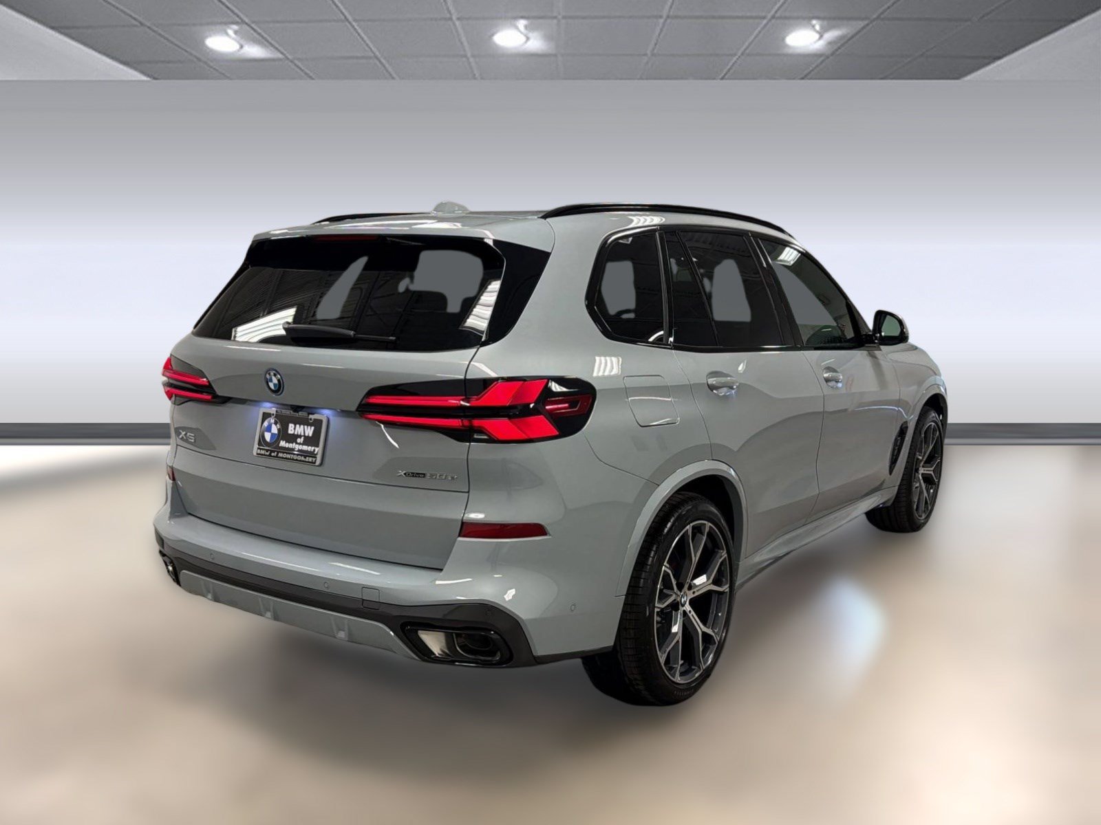New 2026 BMW X5 xDrive50e w/ M Sport Package AWD/4WD image 8