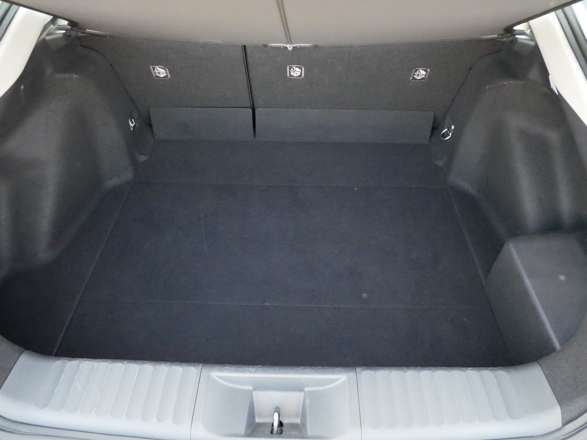 Certified 2025 Toyota Prius LE FWD image 18