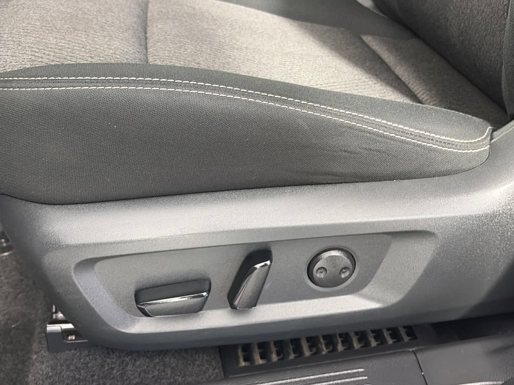 Used 2024 Nissan Rogue SV AWD/4WD image 26