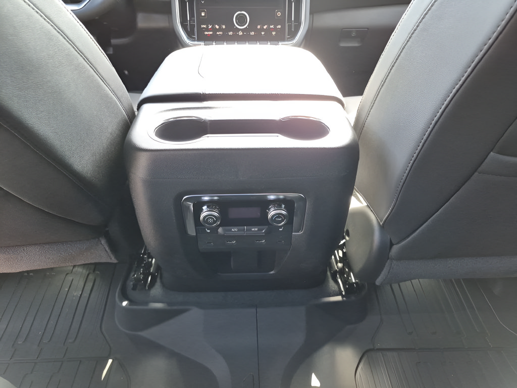 New 2026 GMC Yukon Elevation w/ Elevation Premium Package AWD/4WD image 35
