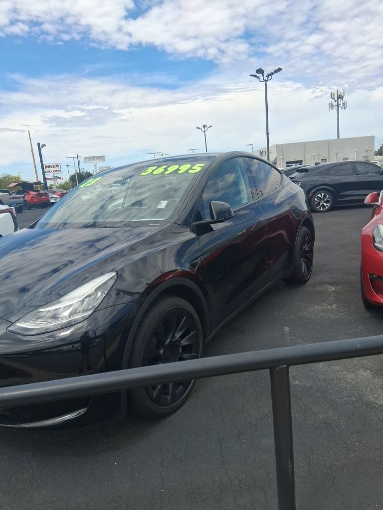 Used 2023 Tesla Model Y Long Range AWD/4WD image 3