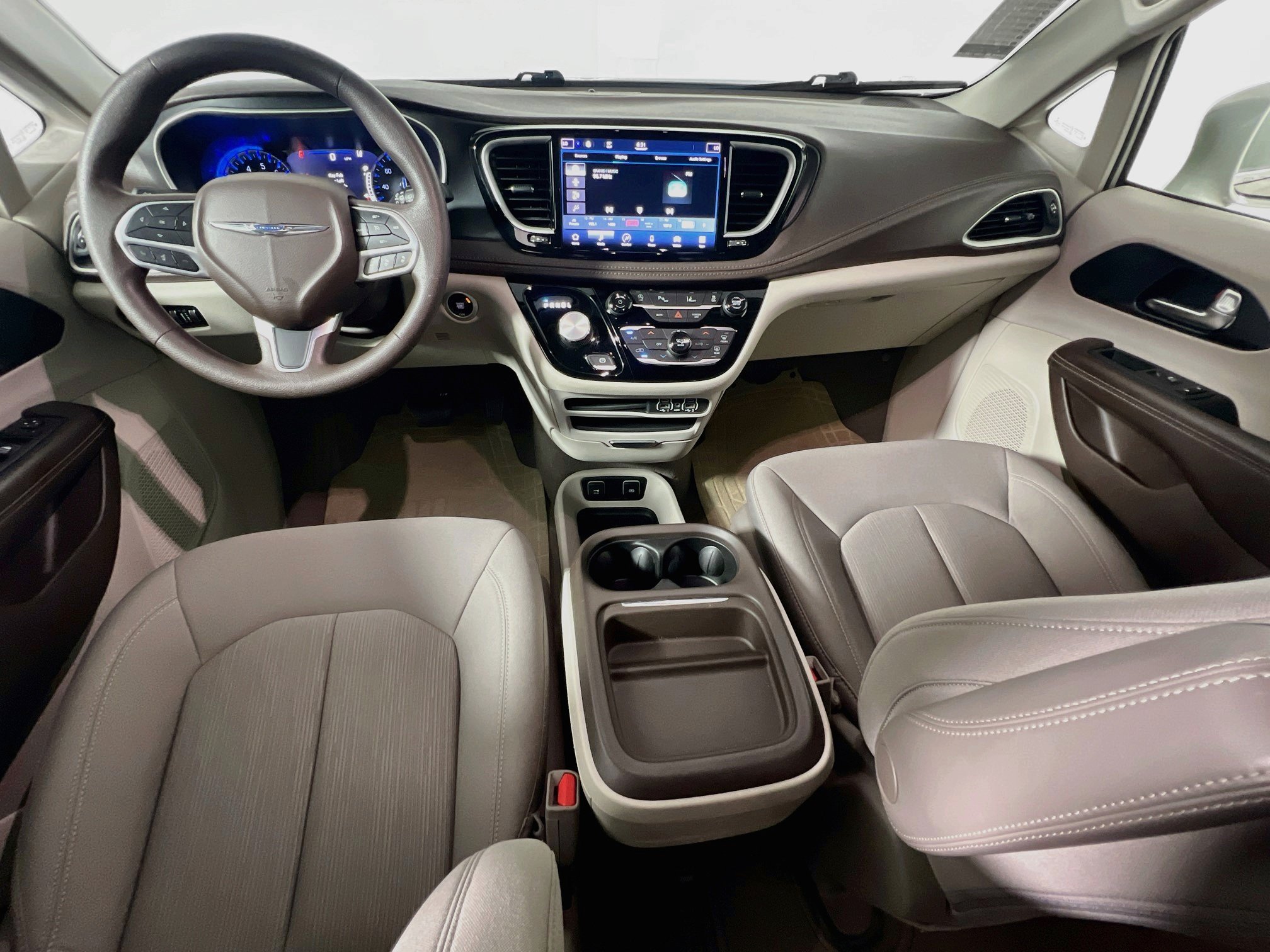 Used 2021 Chrysler Pacifica Touring FWD image 29