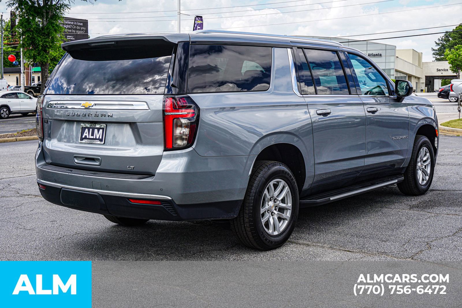 Used 2024 Chevrolet Suburban LT RWD image 7