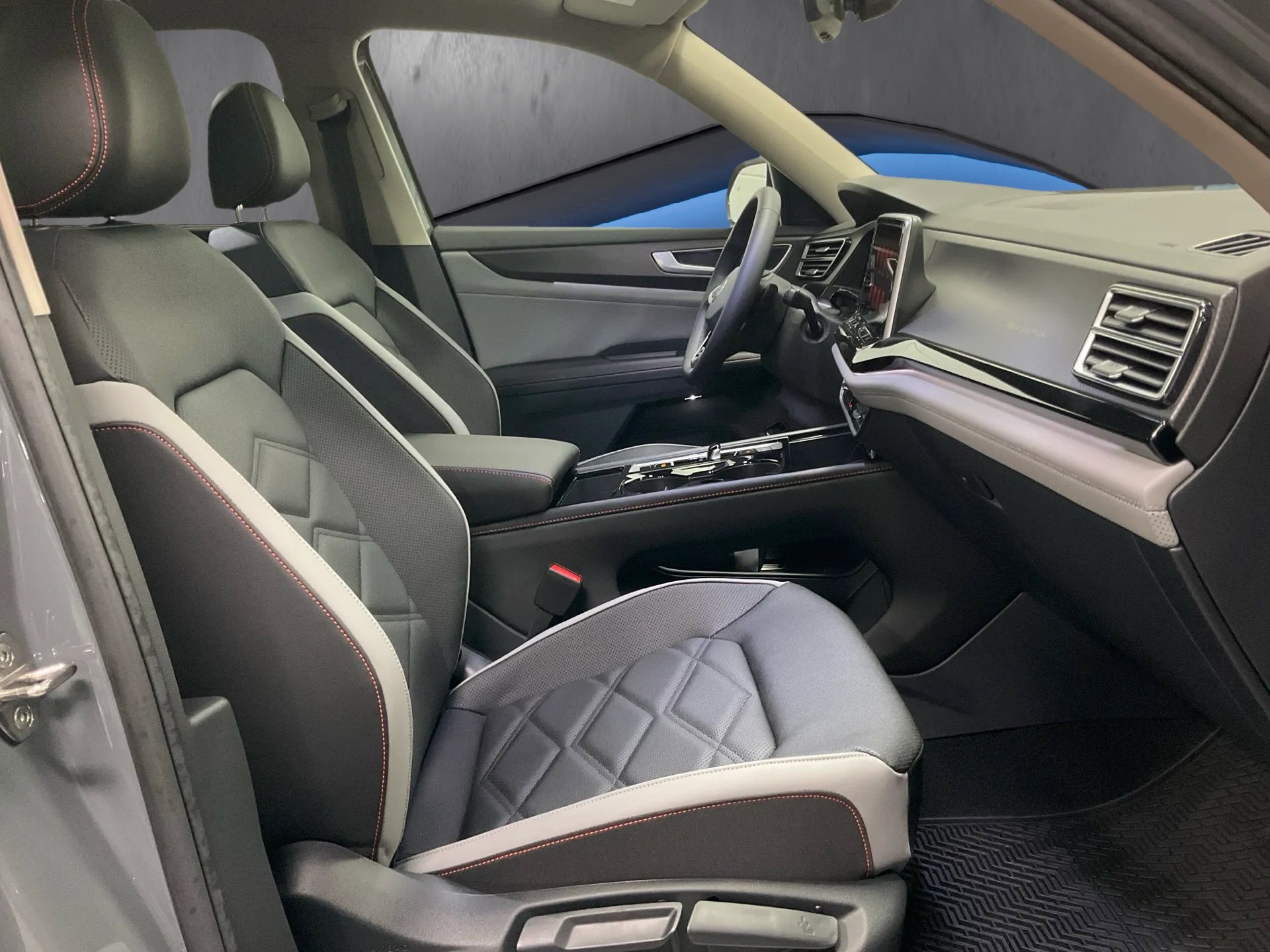New 2026 Volkswagen Atlas Peak Edition AWD/4WD image 10