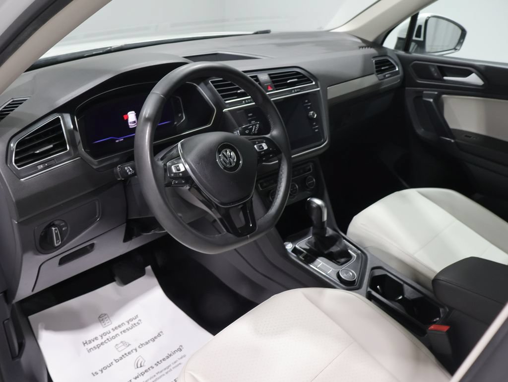 Used 2020 Volkswagen Tiguan SEL AWD/4WD image 16
