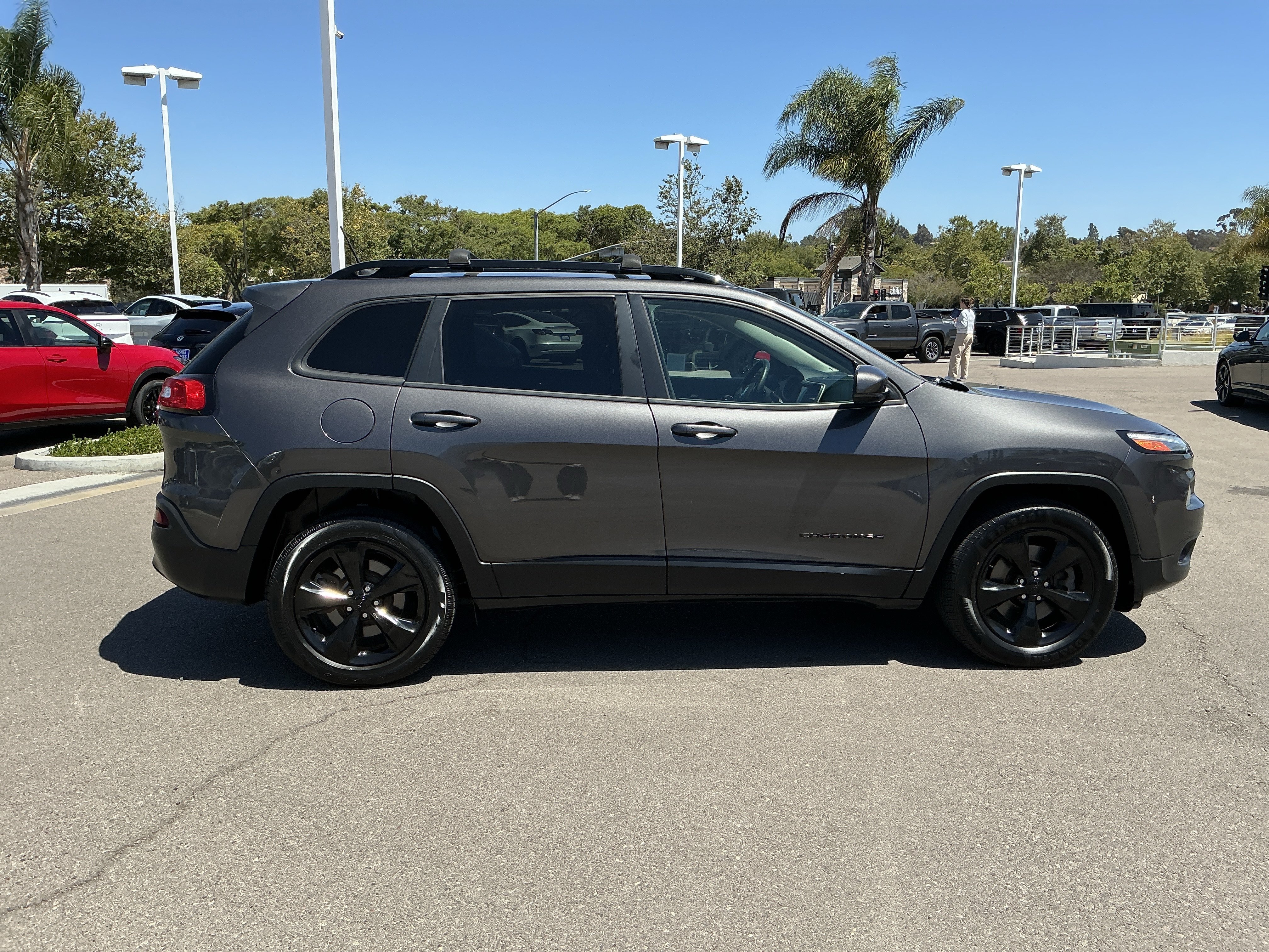 Used 2017 Jeep Cherokee High Altitude AWD/4WD image 9