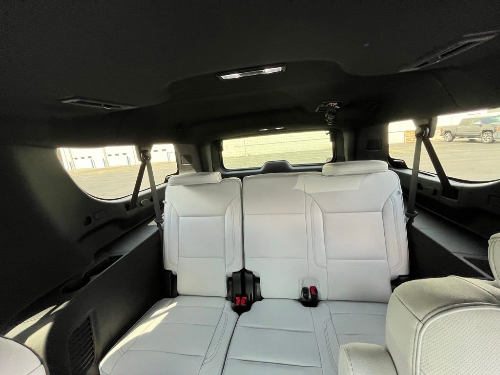 Used 2025 Chevrolet Suburban Premier image 12