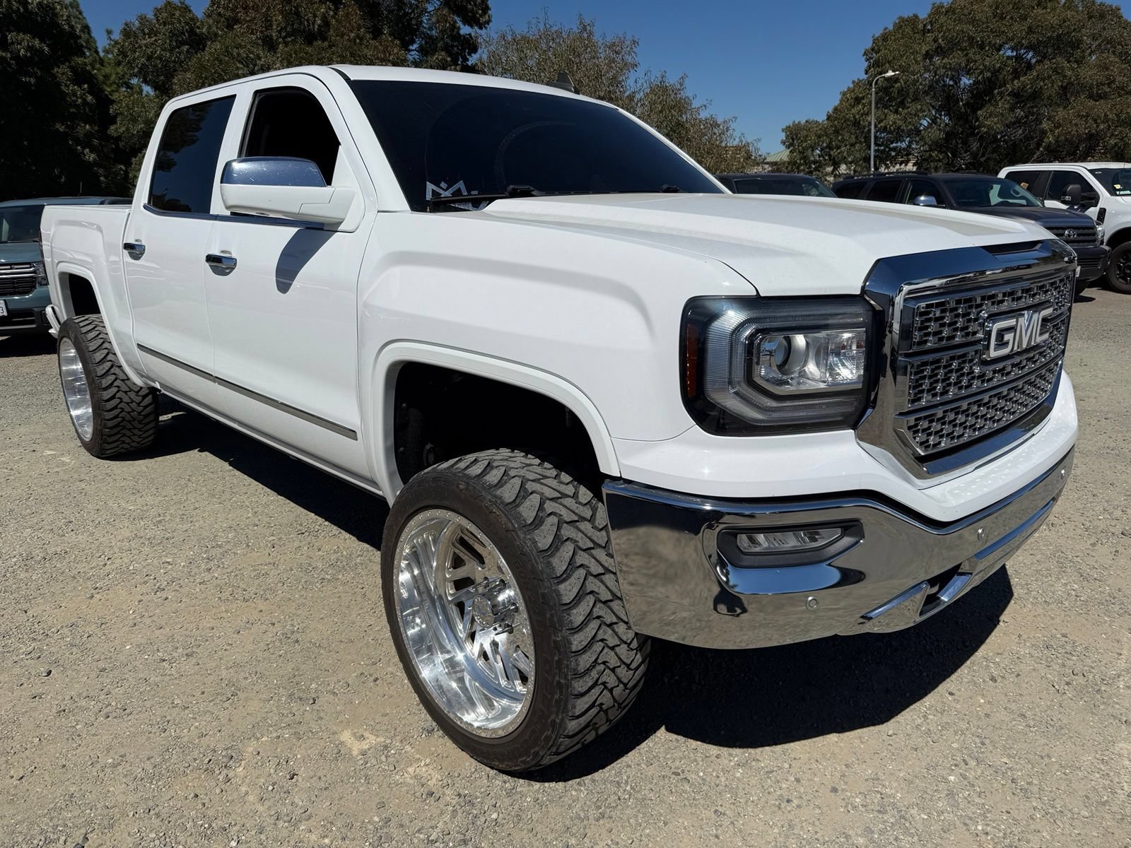 Used 2018 GMC Sierra 1500 SLT w/ SLT Premium Package AWD/4WD image 10