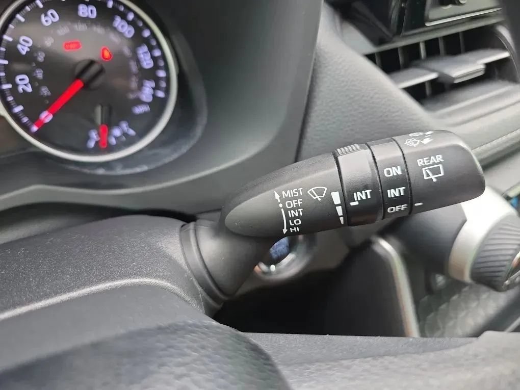 Used 2019 Toyota RAV4 XLE FWD image 23