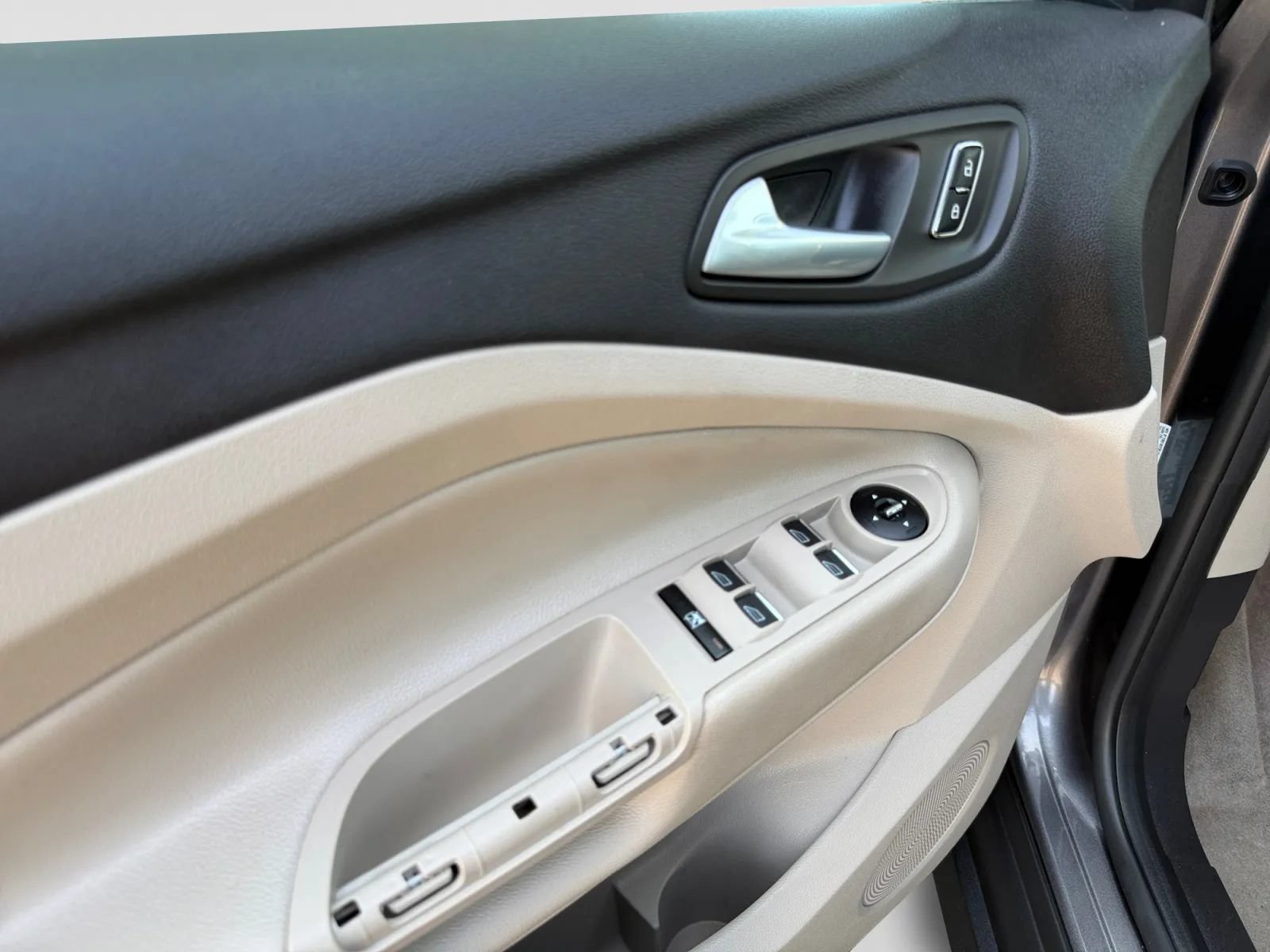 Used 2013 Ford C-MAX SE FWD image 10
