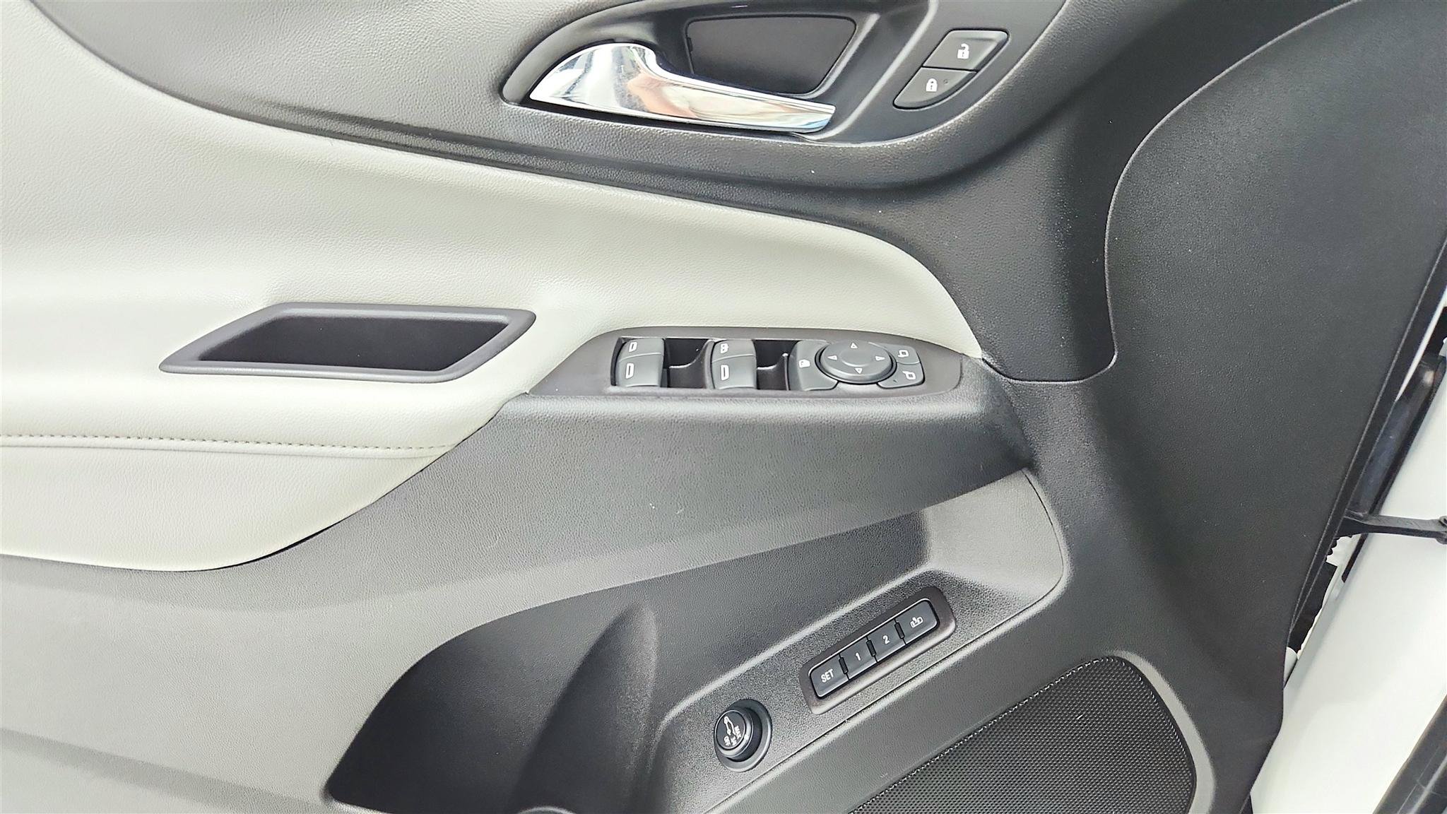 Used 2019 Chevrolet Equinox Premier FWD image 28