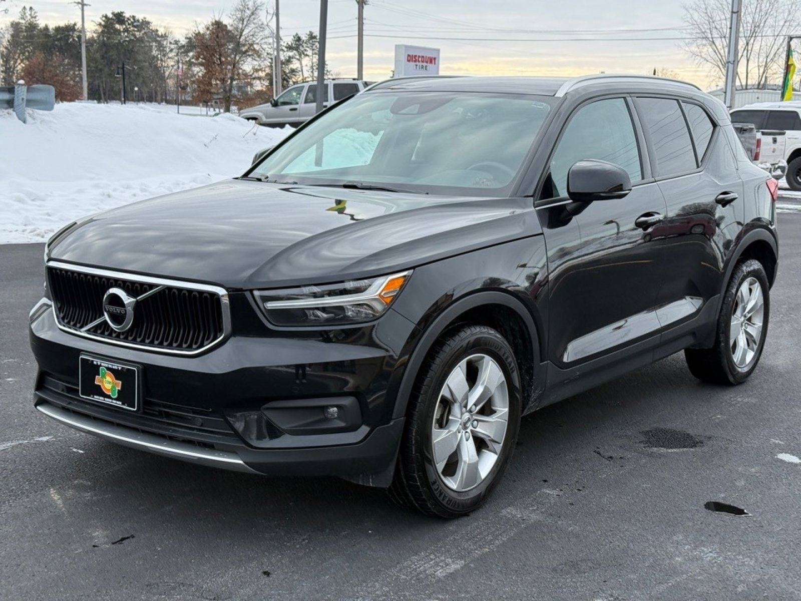 Used 2022 Volvo XC40 T5 Momentum image 4