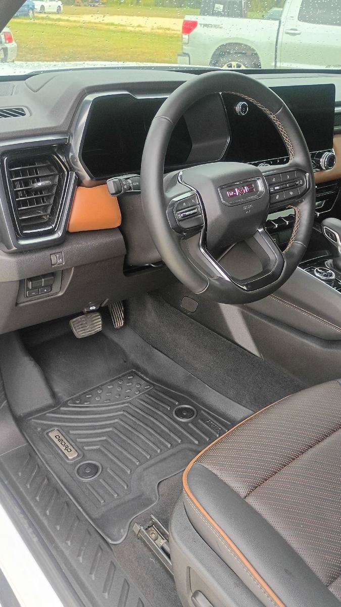 Used 2026 GMC Canyon AT4 w/ AT4 Premium Package AWD/4WD image 11