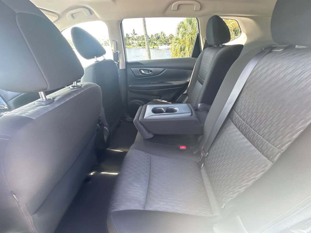 Used 2018 Nissan Rogue SV image 14