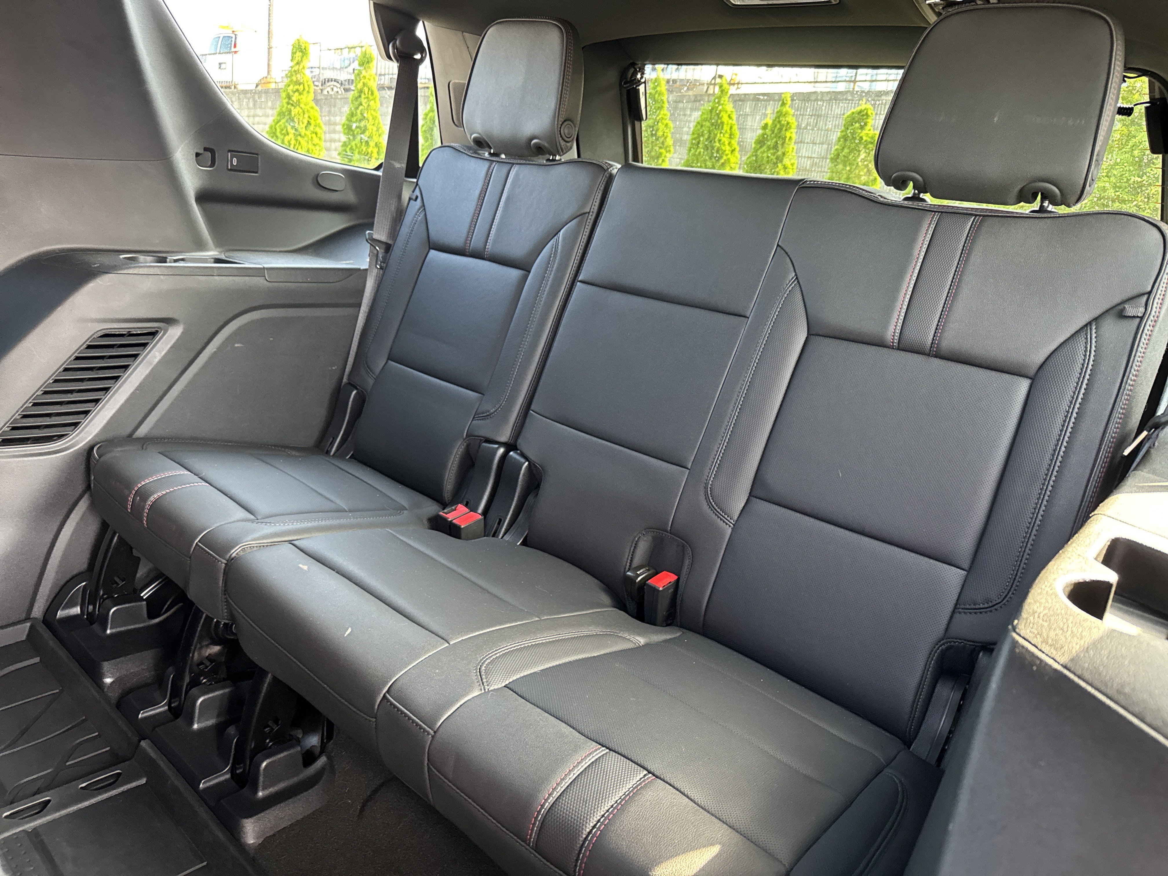 Used 2024 Chevrolet Tahoe RST w/ Luxury Package AWD/4WD image 32