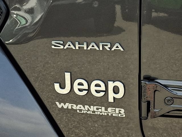 Used 2018 Jeep Wrangler Unlimited Sahara w/ Cold Weather Group AWD/4WD image 27