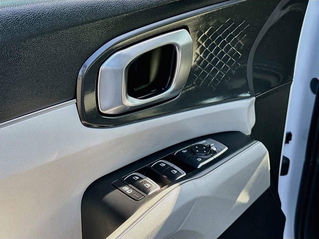 Used 2023 Kia Sorento S FWD image 18