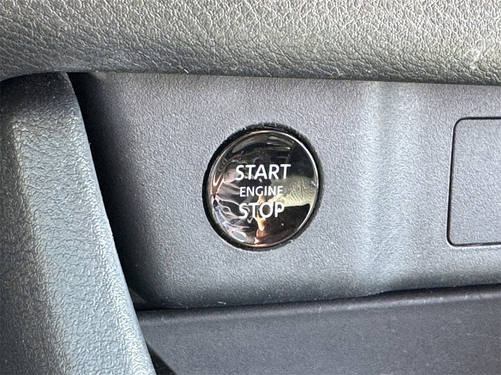 Used 2024 Nissan Rogue S image 24