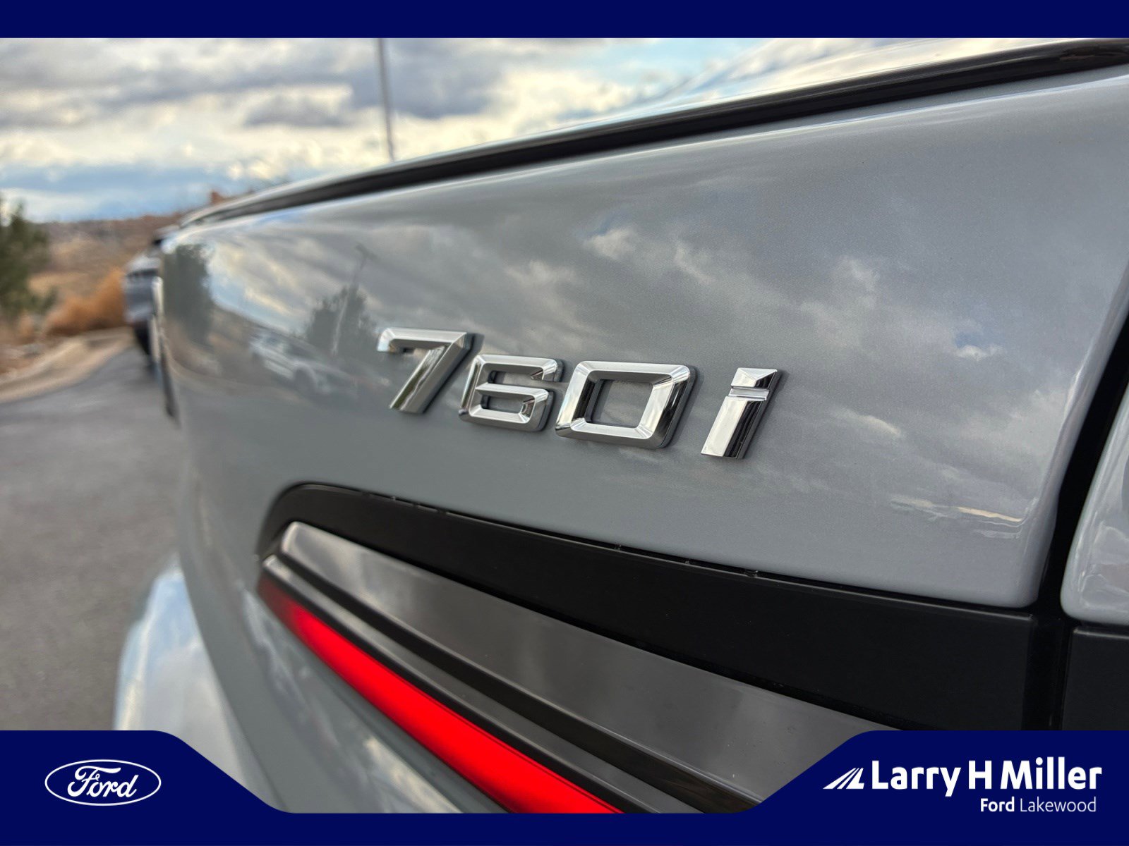 Used 2025 BMW 760i xDrive w/ Premium Package image 24