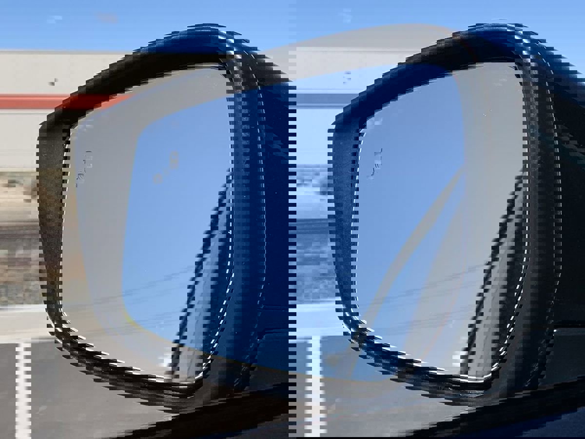 Used 2024 Nissan Versa SR image 13