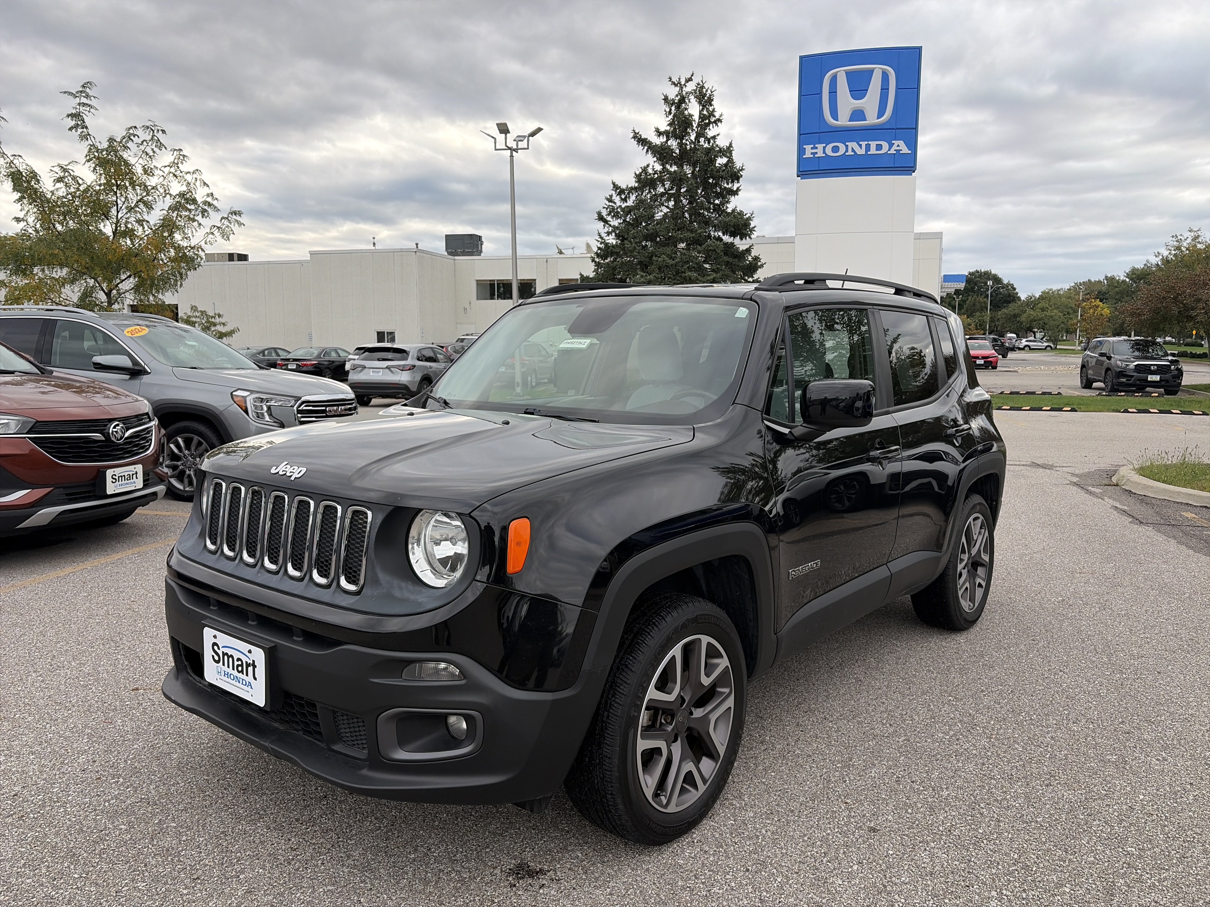 Used 2015 Jeep Renegade Latitude AWD/4WD image 1
