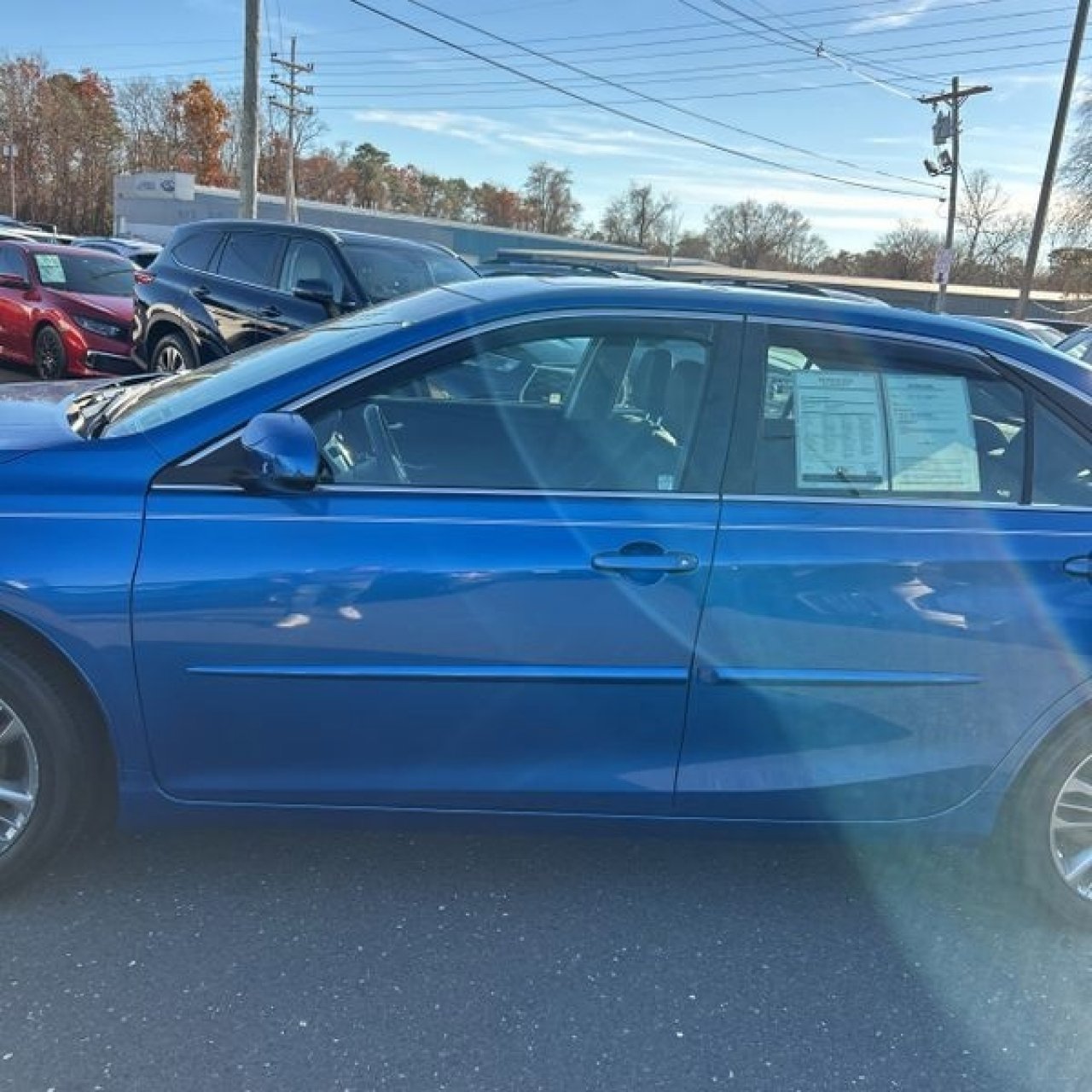 Used 2017 Toyota Camry SE image 3