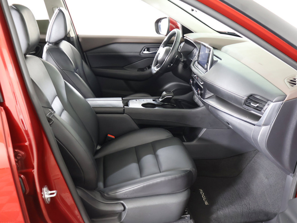 Used 2023 Nissan Rogue SV w/ SV Premium B Package FWD image 32