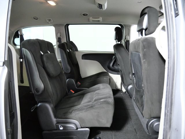 Used 2016 Dodge Grand Caravan SXT FWD image 11
