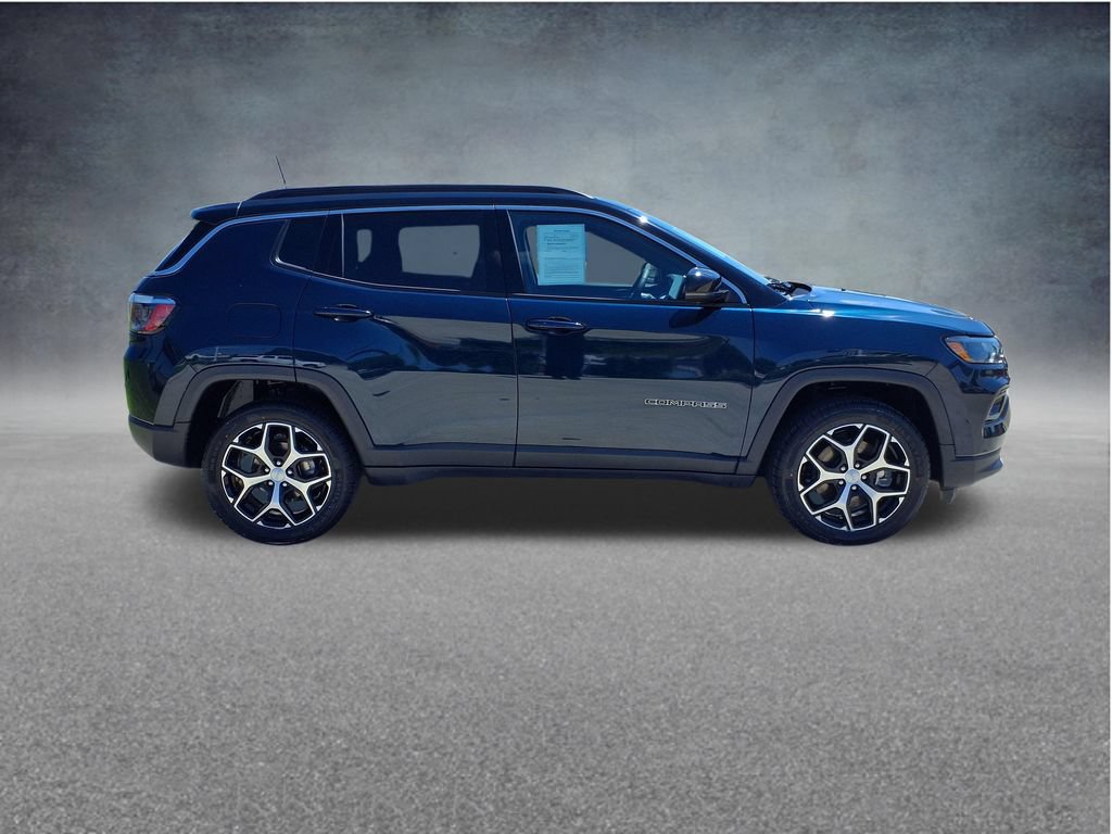 Used 2024 Jeep Compass Limited AWD/4WD image 10