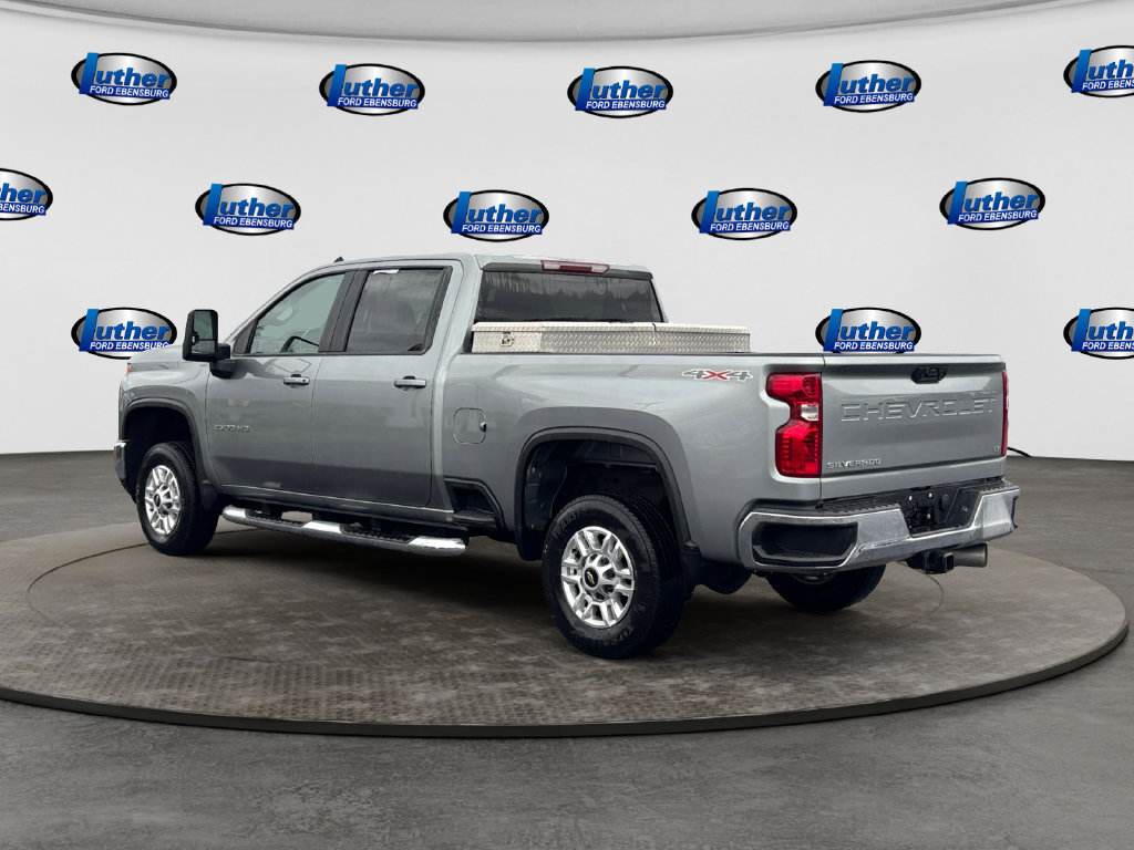 Used 2024 Chevrolet Silverado 2500 LT w/ Convenience Package AWD/4WD image 3