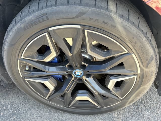 Used 2024 BMW iX xDrive50 w/ Premium Package AWD/4WD image 4
