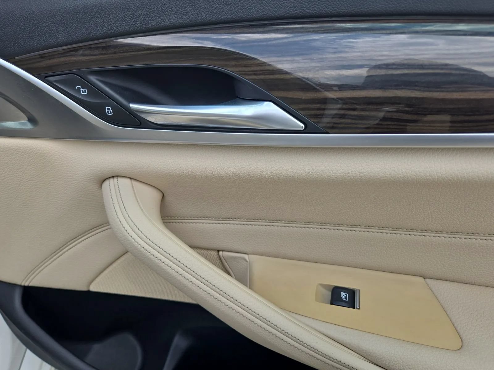 Used 2019 BMW 530i w/ Convenience Package RWD image 32