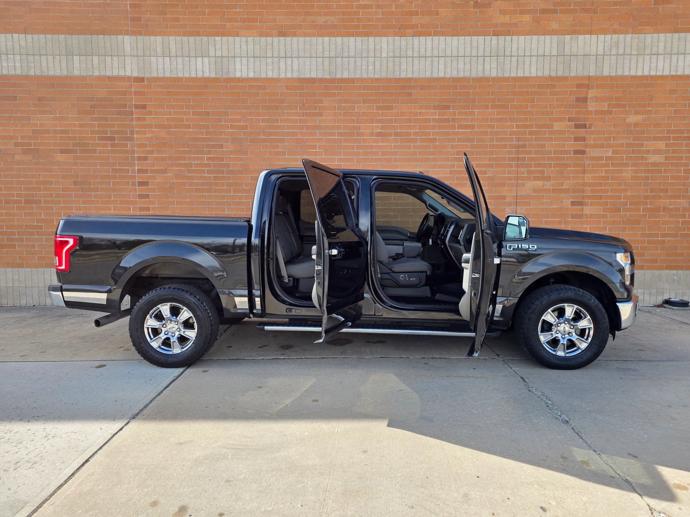 Used 2015 Ford F150 XLT w/ Equipment Group 302A Luxury image 9