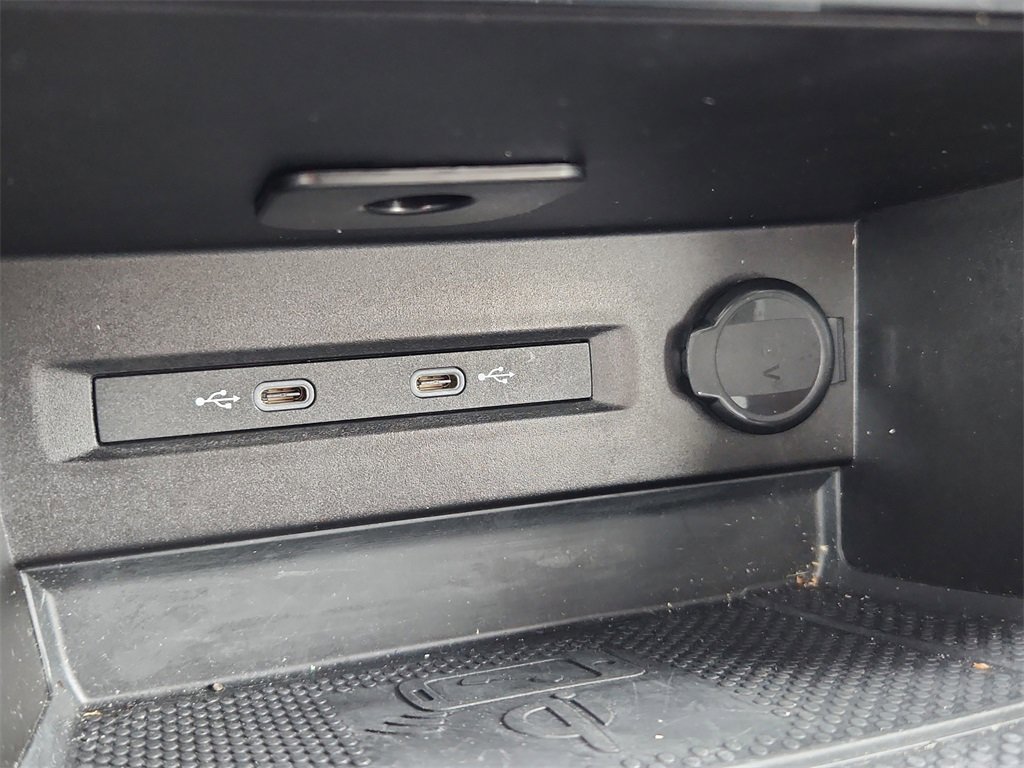 Used 2024 Volkswagen Taos SE w/ Panoramic Sunroof Package image 28