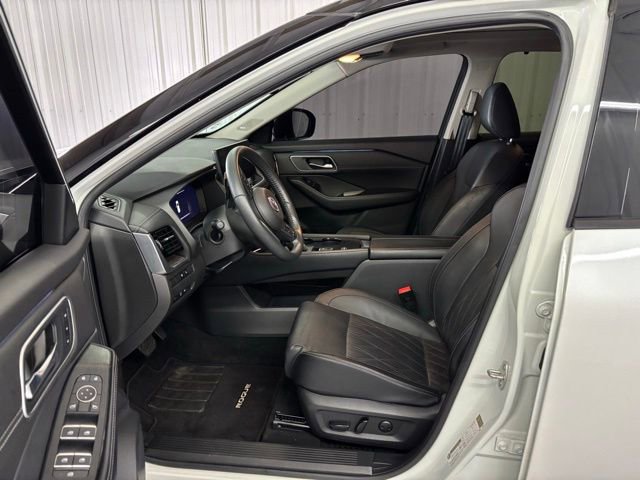 Used 2024 Nissan Rogue Platinum w/ Platinum Premium Package image 2