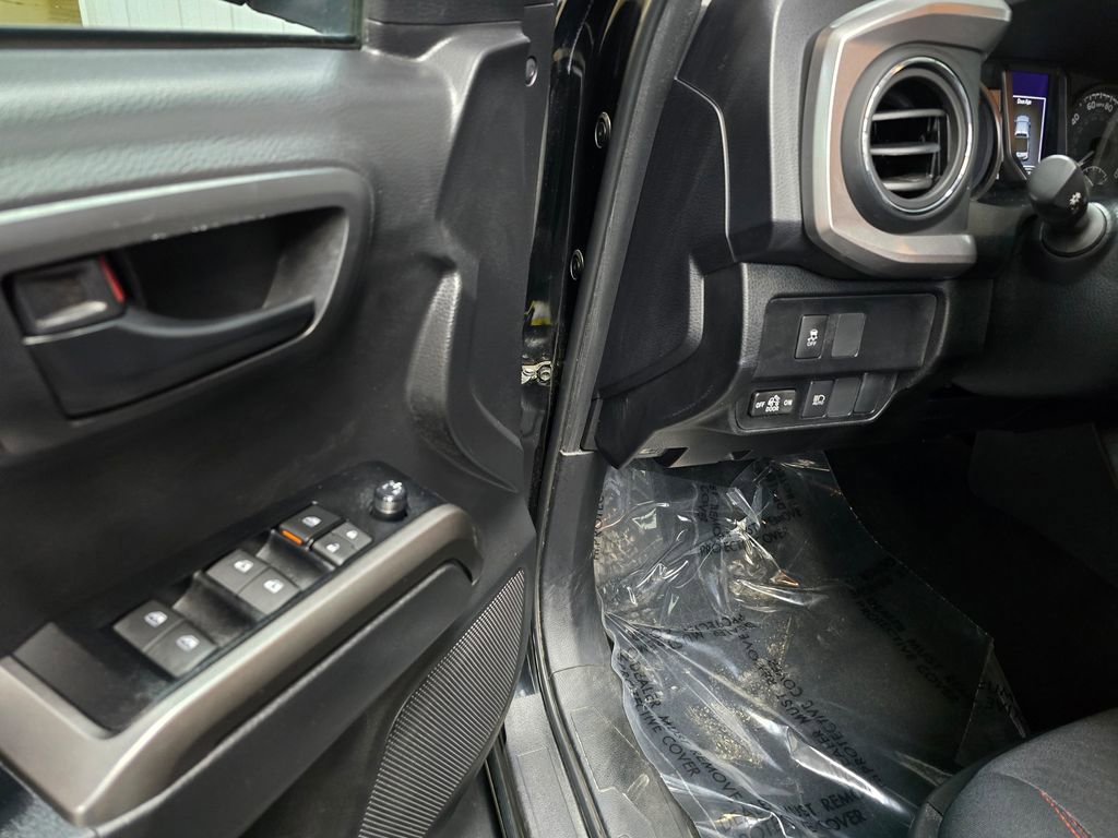 Used 2023 Toyota Tacoma SR5 AWD/4WD image 14