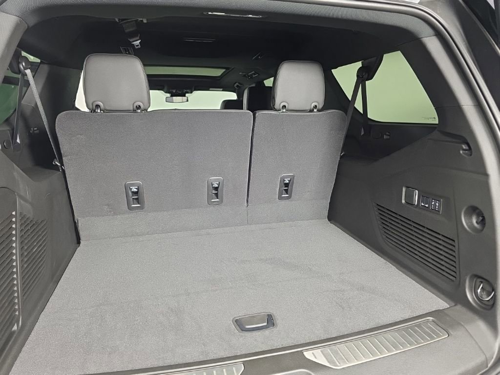 New 2025 Chevrolet Suburban Premier w/ Sun And Tow Package AWD/4WD image 37